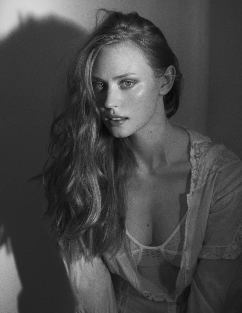 Deborah Ann Woll Sexy