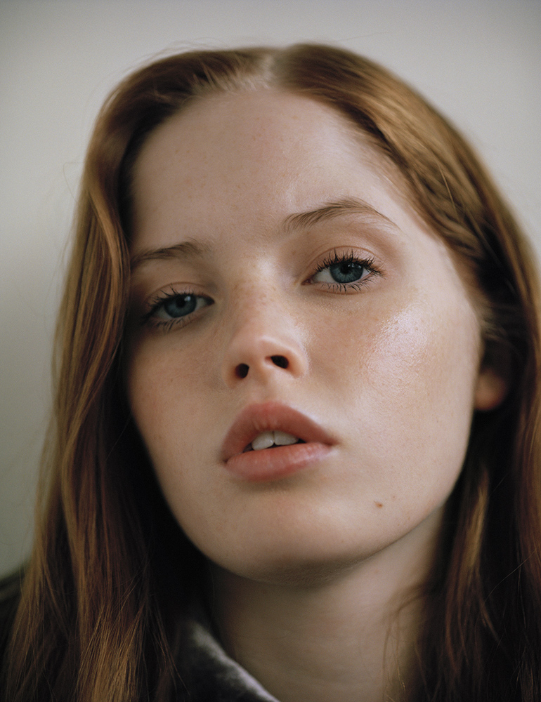 Ellie Bamber Hot