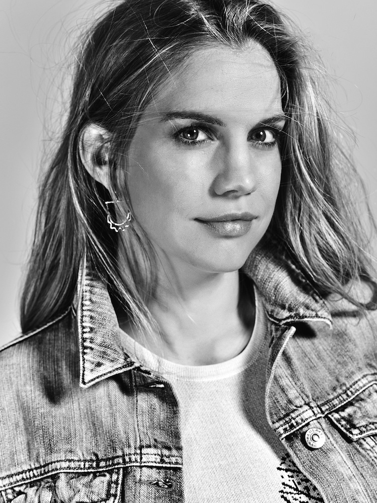 Anna Chlumsky Fakes