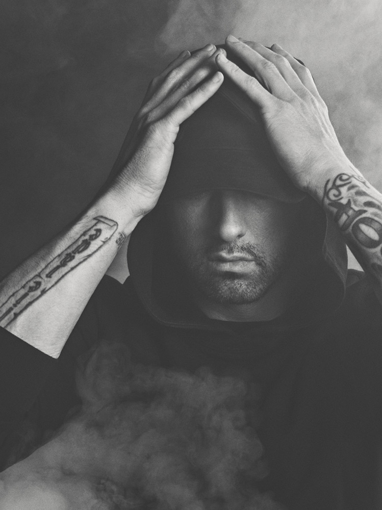 eminem-cover-story-2-749x1000.jpg