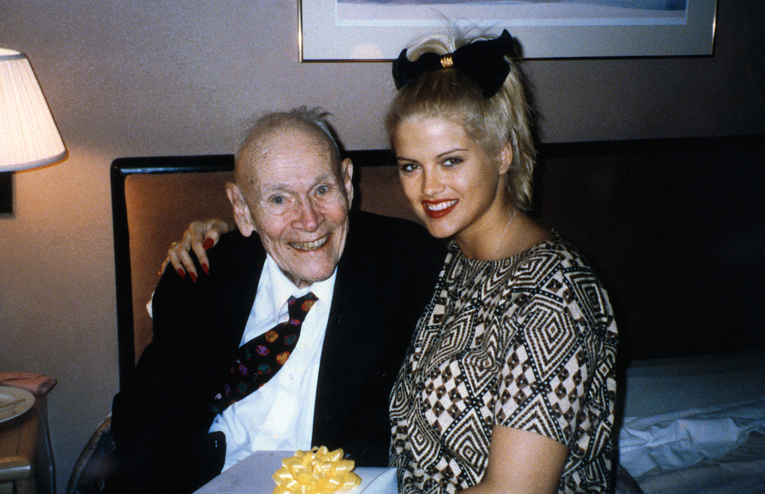 How Anna Nicole Smith Ended Up Marrying an 89-year-old picture