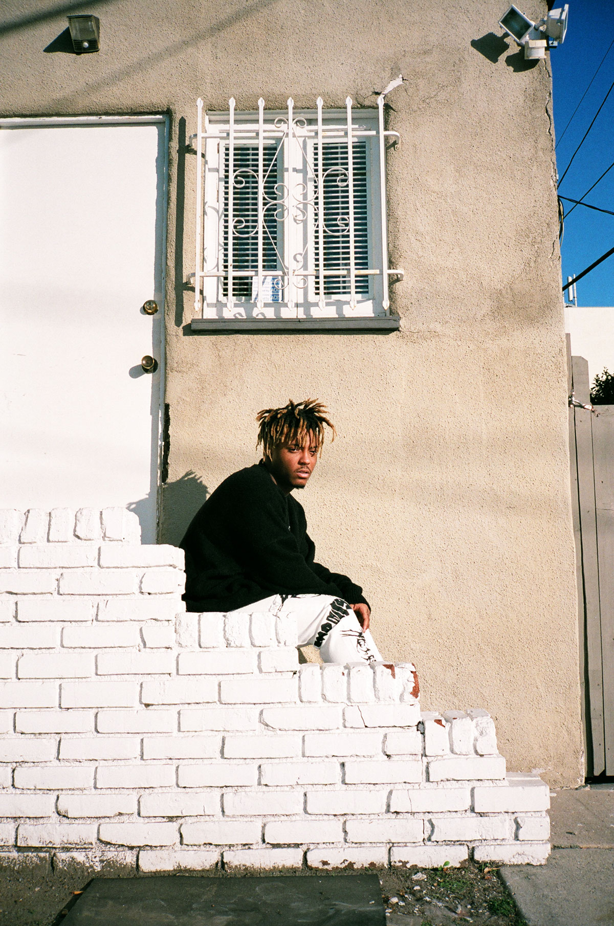 Could someone help ID the pants Juice is wearing in this? : r/JuiceWRLD