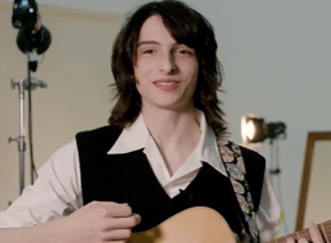 Finn Wolfhard Gets Challenged to Play Iconic Film Scores on His Guitar1375 x 1010