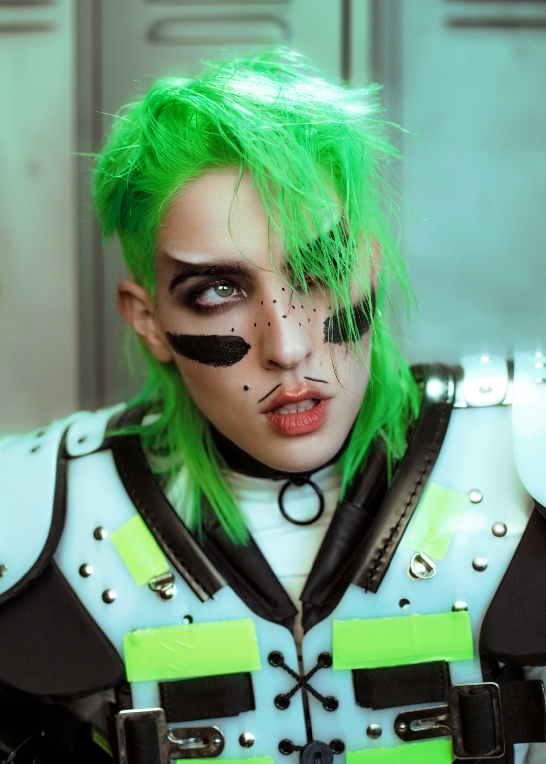 The Dorian Electra Guide for the MySpaceEra "Guyliner" Look