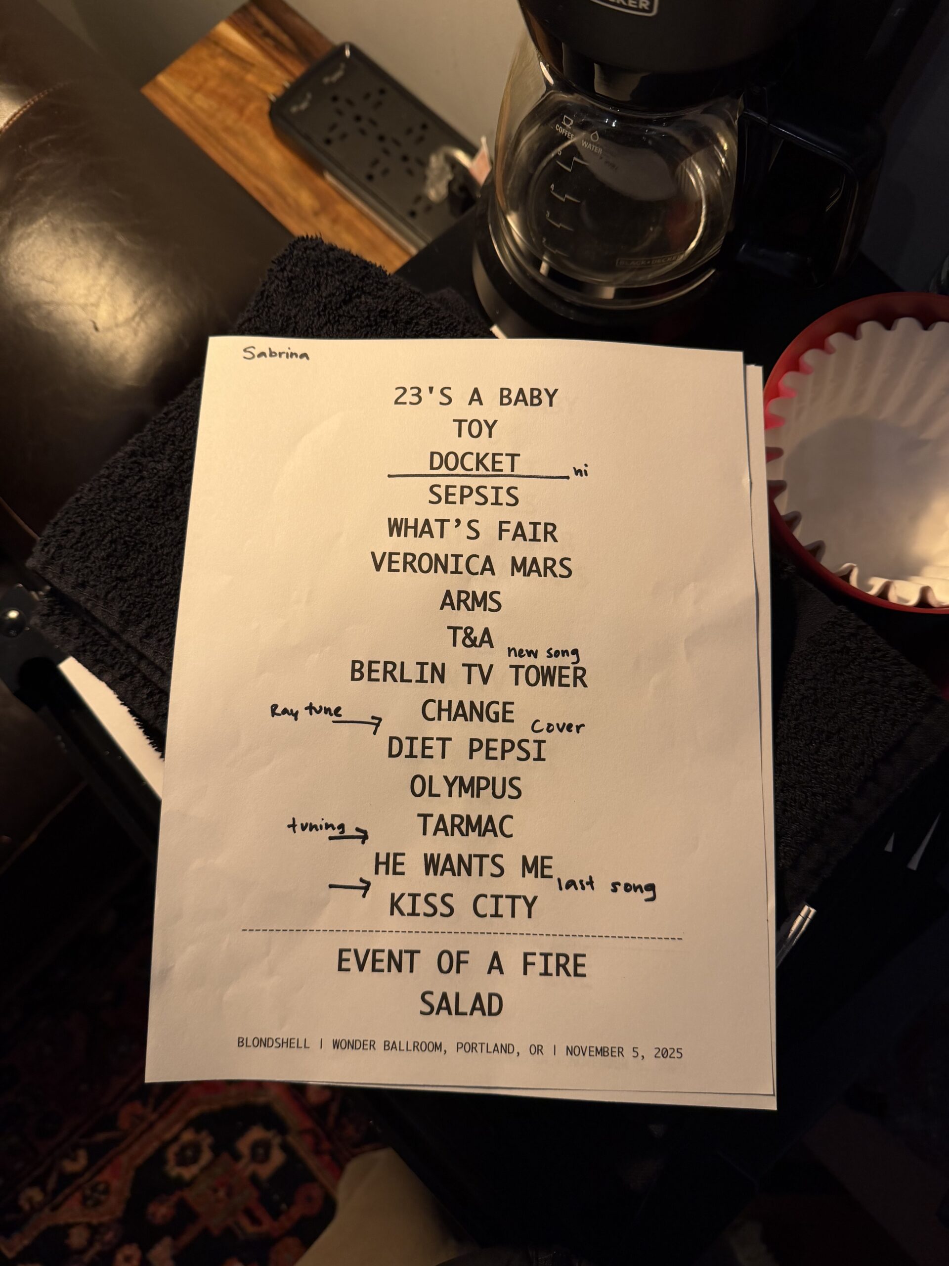 Blondshell's set list.