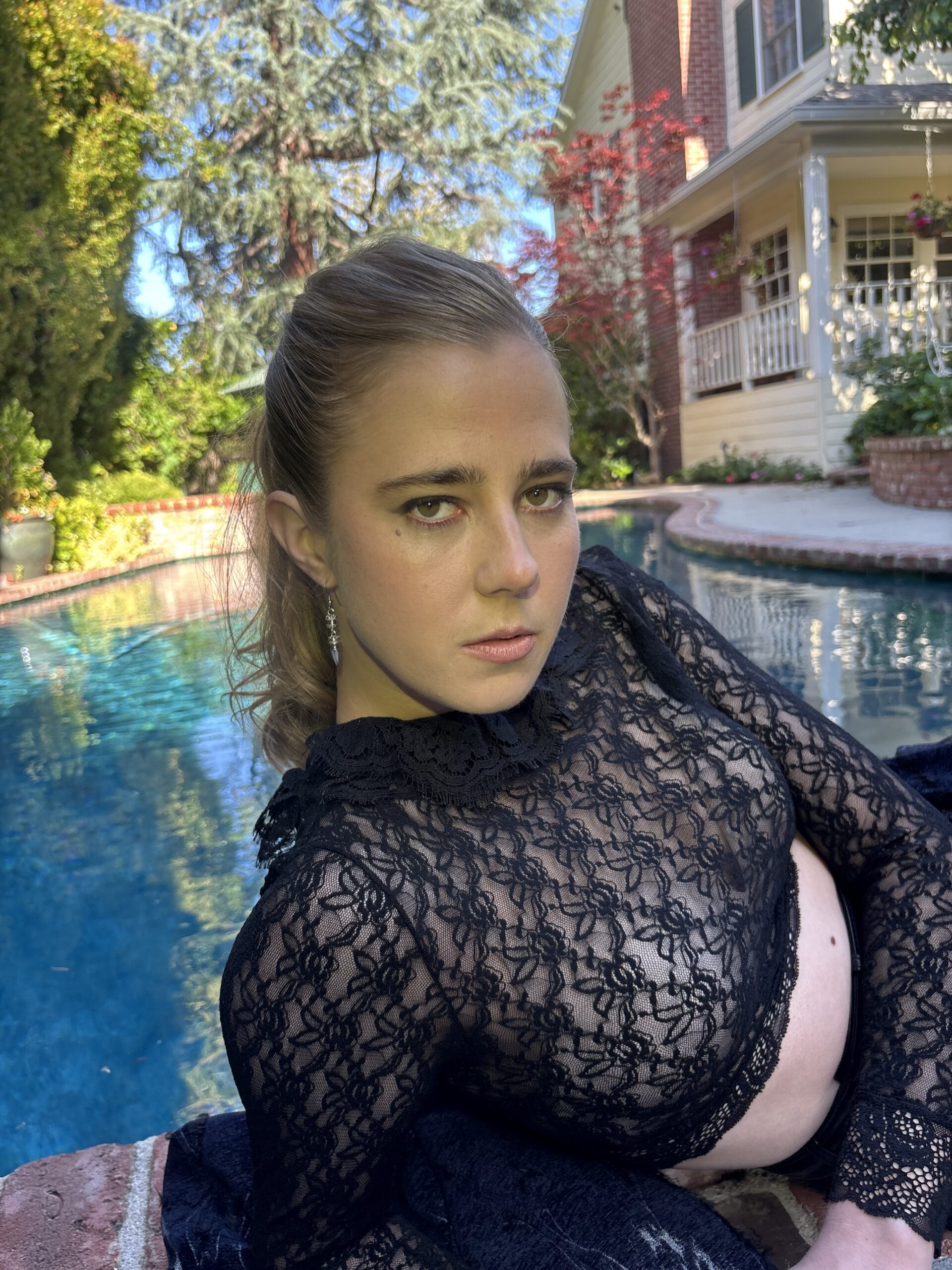 Taylor Dearden and Carrie Coon on Fame, Mistakes, and Missing School