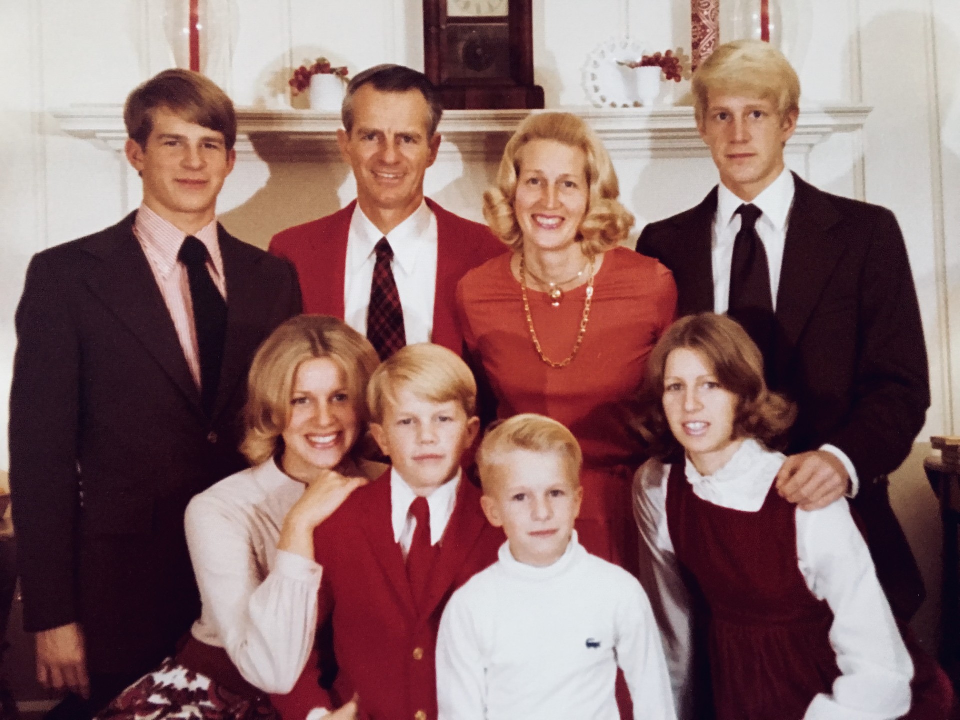 A photo of Hoyt Richards as a teenager with his family